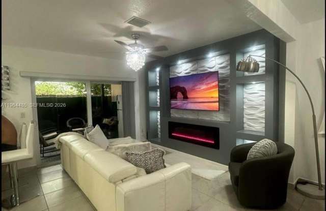 557 NE 5 PL photos photos