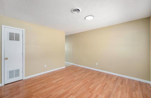 Beautiful 2BR/1BA Duplex in Independence! photos photos