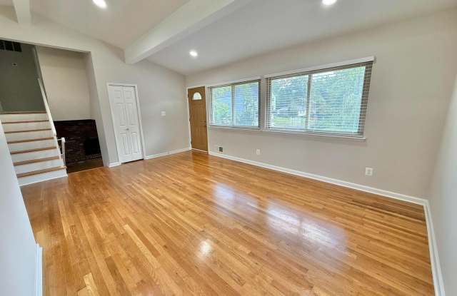 7700 GLENISTER Drive Gallery 4