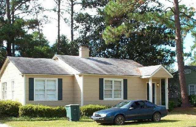 Spacious 3 bedroom/2 bathroom home photos photos