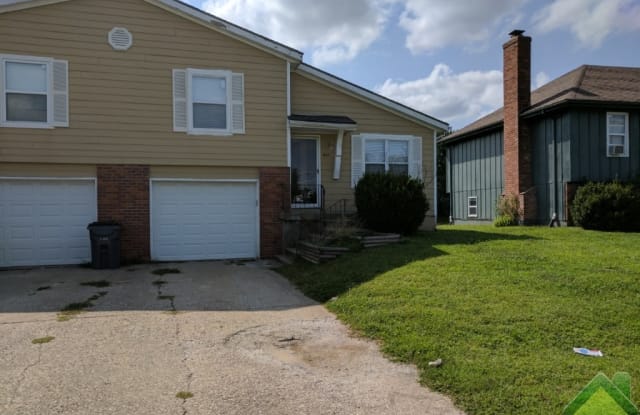 847 S Lindenwood Drive - 847 South Lindenwood Drive, Olathe, KS 66062