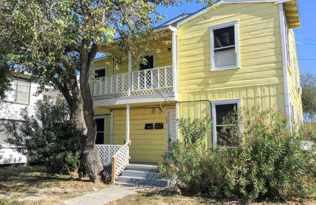 1646 18th St - 2/Bed 1/Bath - $795/month photos photos
