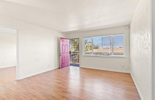 Spacious 4-Bed Oakland Unit w/ In-Unit Laundry & Gated Parking Gallery 2