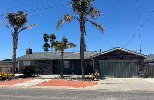 Spacious 3-Bedroom Home + Office/Den in Desirable Morro Bay Beach Tract photos photos