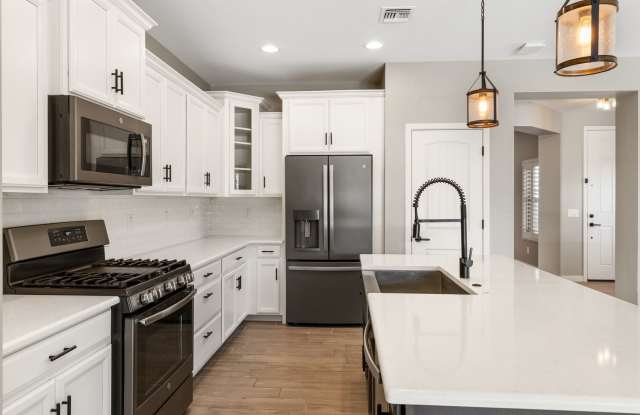 Beautiful 3 bedroom plus den! - 1437 West Smoke Tree Avenue, Pinal County, AZ 85140