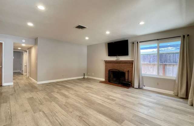 Walk to Campus from this 3-Bedroom in Monterey Heights Gallery 4