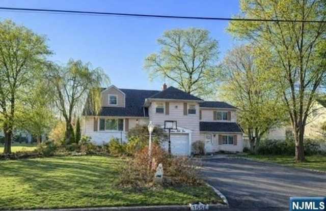 155 E Village Circle photos photos