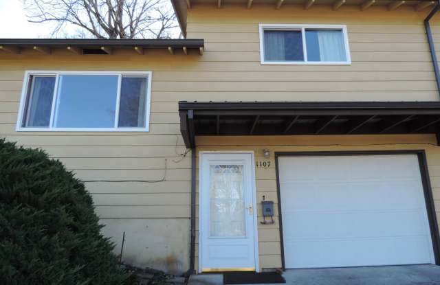 1107 Montello Ave. - 1107 Montello Avenue, Hood River, OR 97031