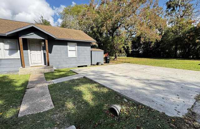 1524 Avenue B - 1524 Avenue B, Port Neches, TX 77651