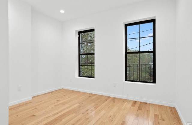 235 Fifth Avenue Gallery 4