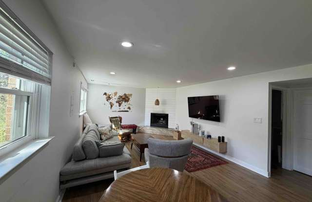 3927 Crestwood Drive Gallery 4