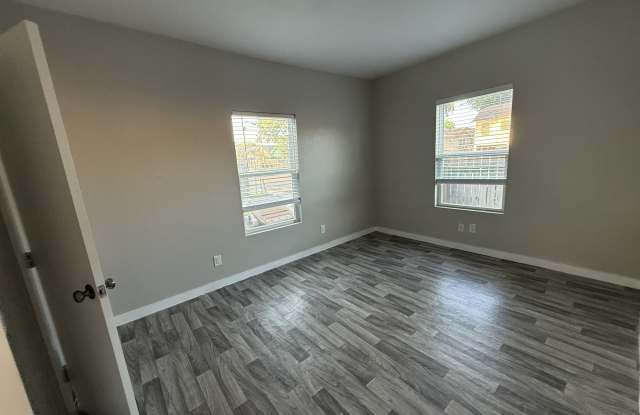 1133 South Brownlee Boulevard Gallery 3