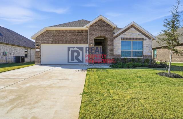 Stylish Open-Concept 4-Bedroom Home with Smart Interior Flow - 1237 Beltway Lane, Granbury, TX 76048