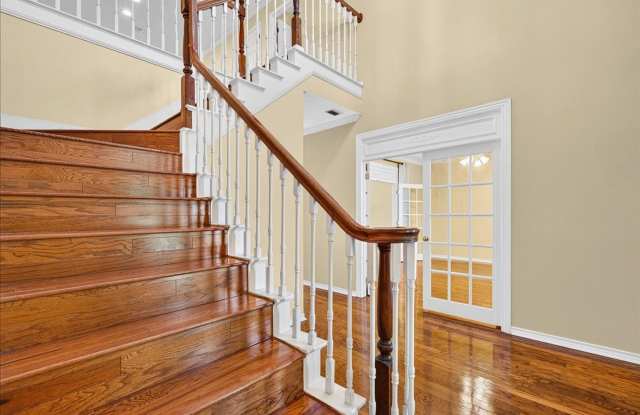 7022 Dunsford Dr - 3/Bed 2.5/Bath - $3,195/month Gallery 4