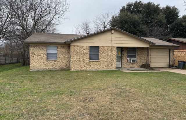 Updated Lacy Lakeview Home - 117 South Walnut Street, Lacy-Lakeview, TX 76705