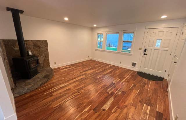 Charming Three Bedroom Home on Bend's West Side photos photos