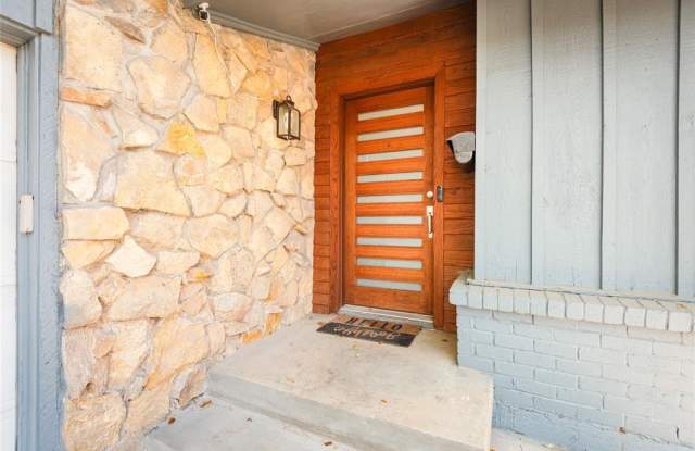 9405 Pinewood Drive Gallery 2