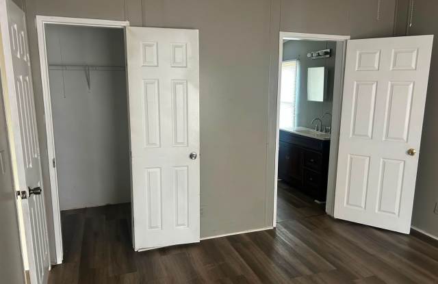 Beautiful Rental Home in Hope Mills – 5498 Parkton Rd Gallery 4