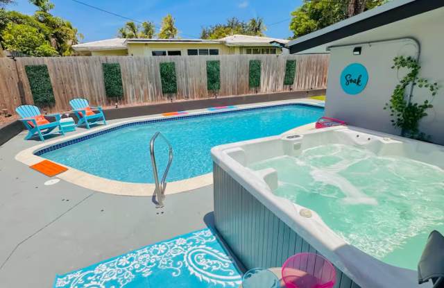 4740 Northeast 18th Avenue photos photos