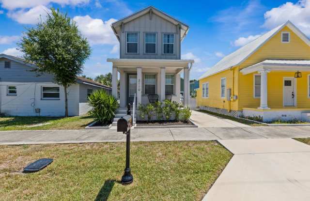 Modern West Tampa Living | New Construction with Flexible Space and Private Yard photos photos
