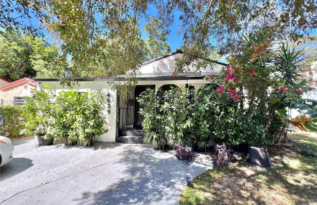 4639 SW 10th St photos photos