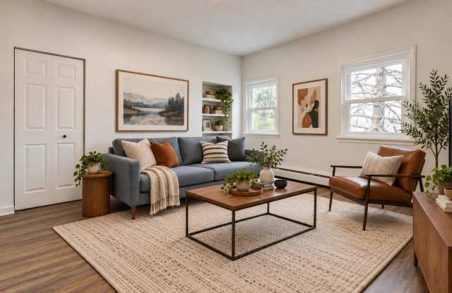 Available NOW - Updated 3 Bedroom Home in the South Side Slopes! Gallery 1