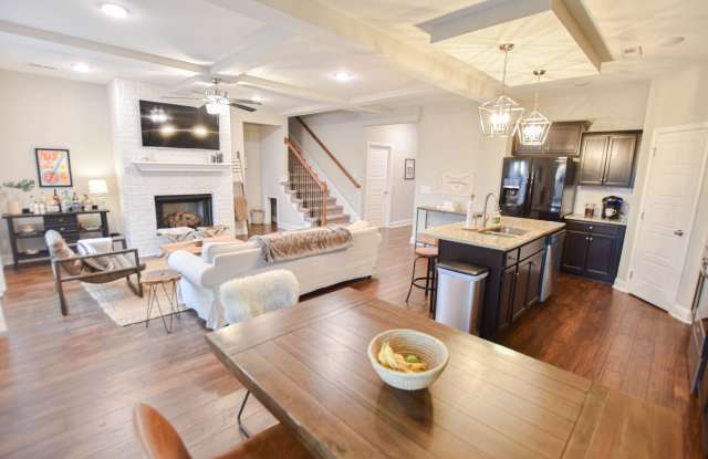 Pet Friendly Four Bedroom! Gallery 3