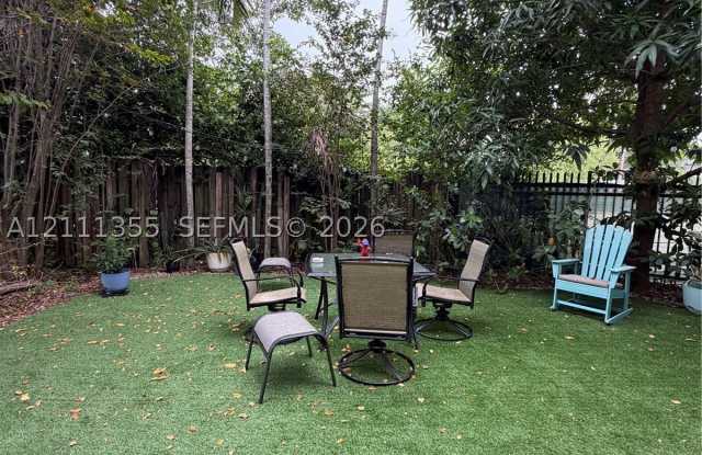 403 SW 12th Ct Gallery 4