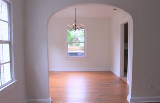 1411 East Kaley Street Gallery 3