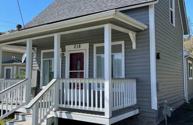 Attractive Craftsman Style 3 Bedroom Home in Town photos photos