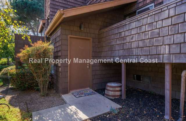 AVAILABLE JULY- Updated Tri-Level 2 Bedroom / 1.5 Bathroom with Bonus Room photos photos