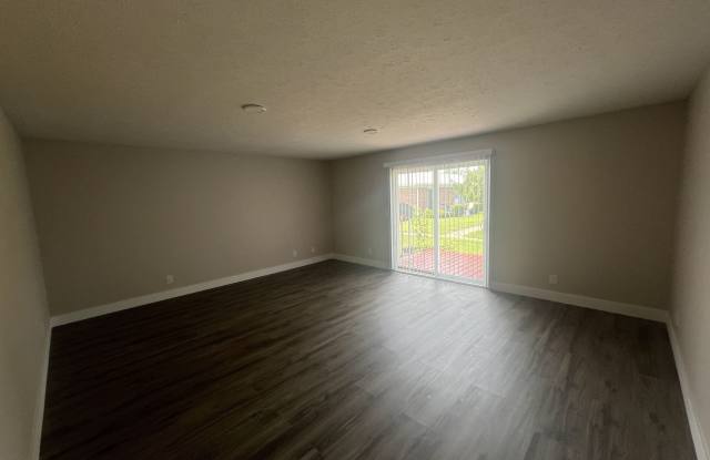 939 W McKay Road Gallery 3