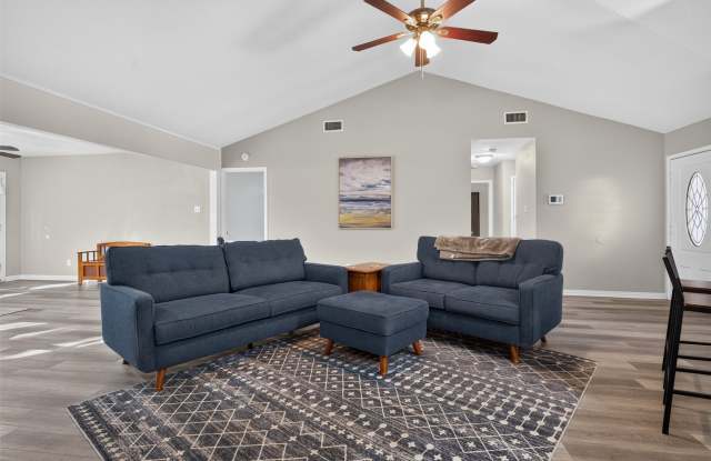 404 Greenleaf Drive Gallery 1