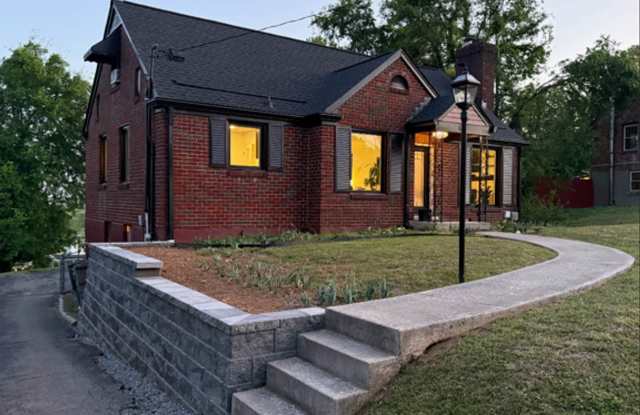 4 bed/2 bath house in East Nashville,Pet Friendly,Fenced Yard,minutes to Shelby Bottoms photos photos