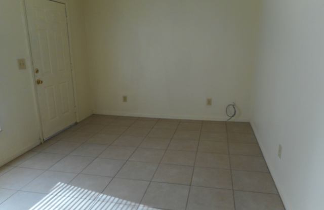 1 Bedroom 1 Bath – 914 NW 59th Avenue Gallery 4