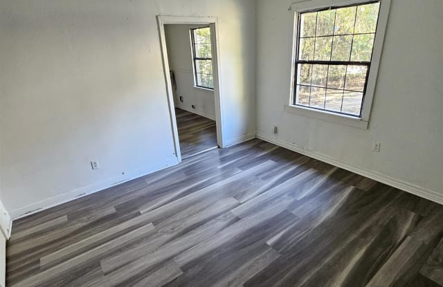 2806 Lincoln Avenue Gallery 3