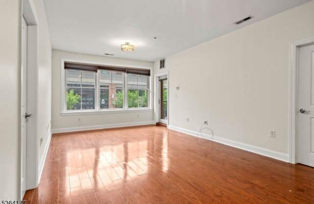 20 Ave At Port Imperial photos photos