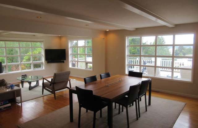 3Bd/2.5Ba Clyde Hill Home Gallery 3