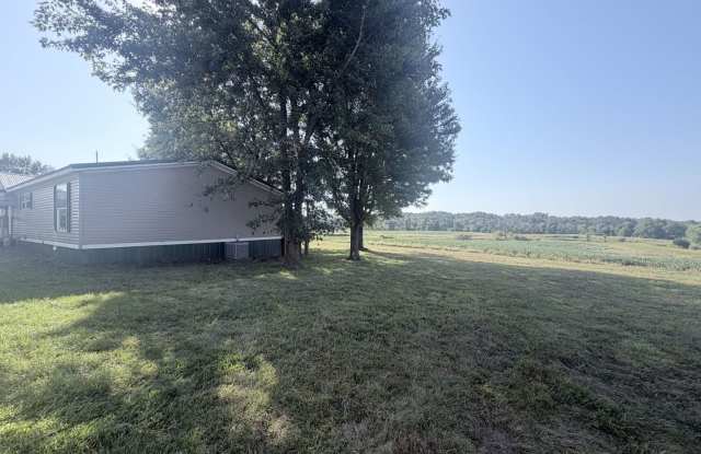 Country Living in Fayette, MO Gallery 3