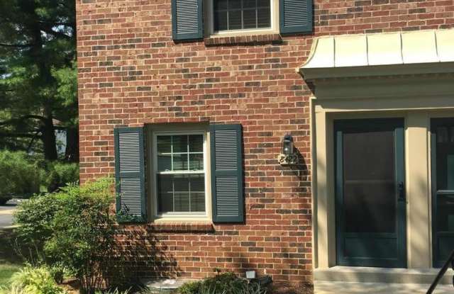 8422 PENSHURST DRIVE - 8422 Penshurst Drive, West Springfield, VA 22152