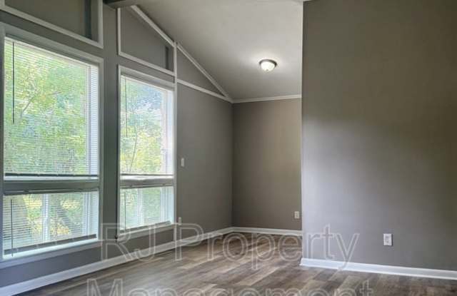 3417 Edgar St Gallery 4