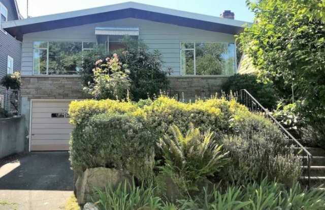 5241 38th Avenue NE Gallery 2