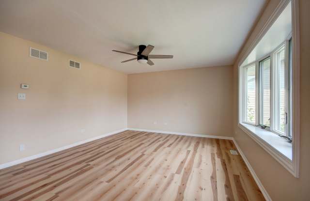 3 bd 2 ba spacious home Joliet photos photos