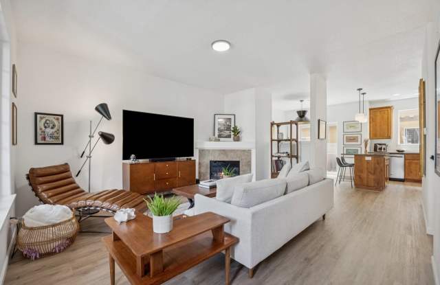 Spacious 3 story townhouse w/ 2 car garage and a Bonus Room 1 MONTH FREE Gallery 1
