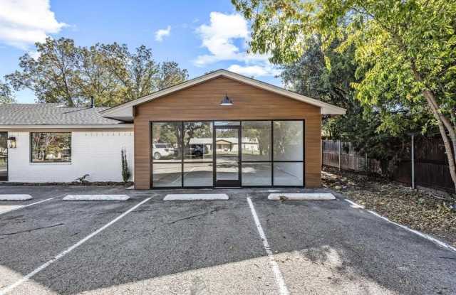 717 E Liberty Street - 717 East Liberty Street, Pilot Point, TX 76258