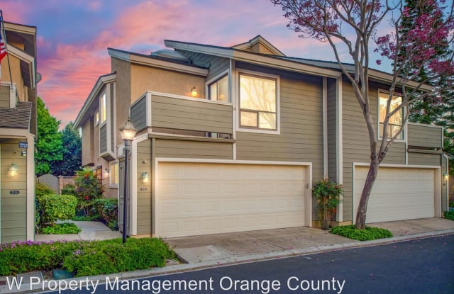 2522 Laurel Ln - 2522 Laurel Lane, Costa Mesa, CA 92627