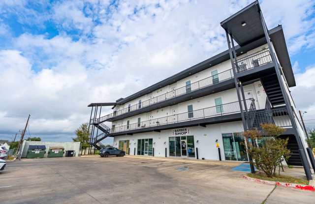 Stylish Condo in East Austin. Must See Opportunity! Gallery 3
