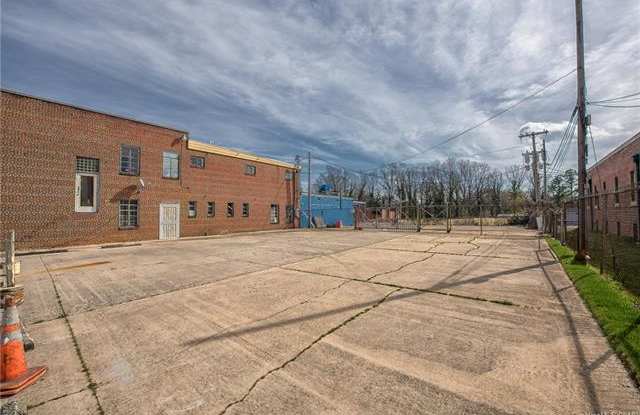 511 Franklin Boulevard W Gallery 3