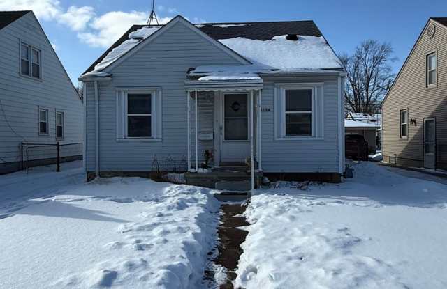 Move-In Ready 3 Bedroom, 2 Bathroom Home in Dearborn photos photos