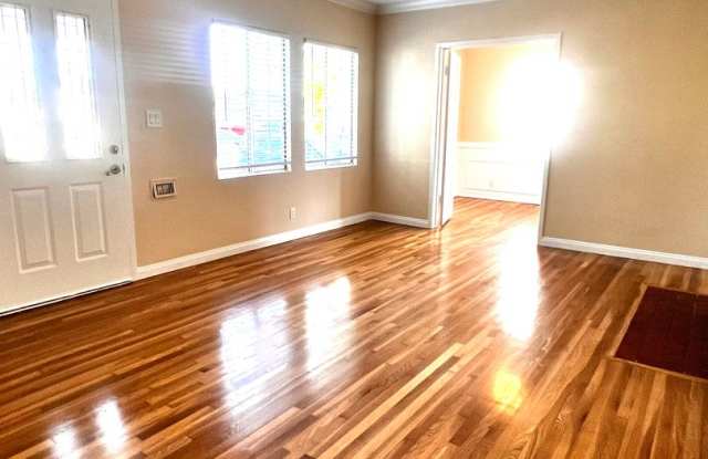 Single Family. 3-bed Home - Desireable Neighborhood! photos photos